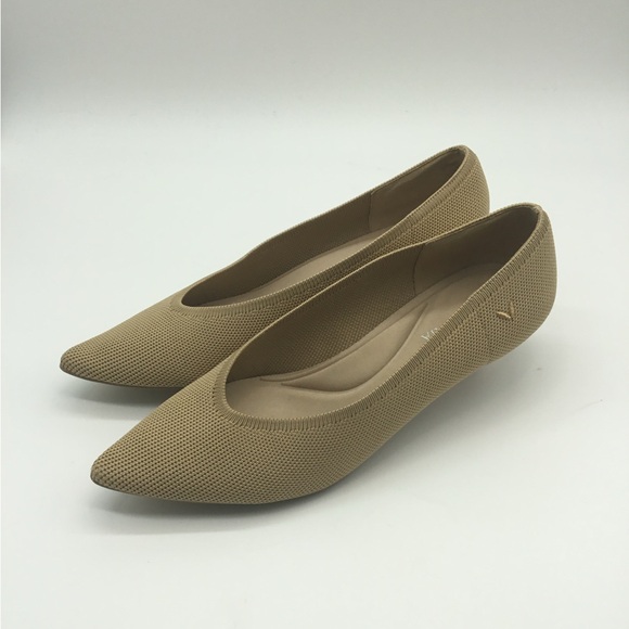 Elegant Tan Pointed Toe Heels - Picture 4 of 5